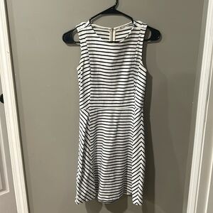 Perfect stretchy zip dress!